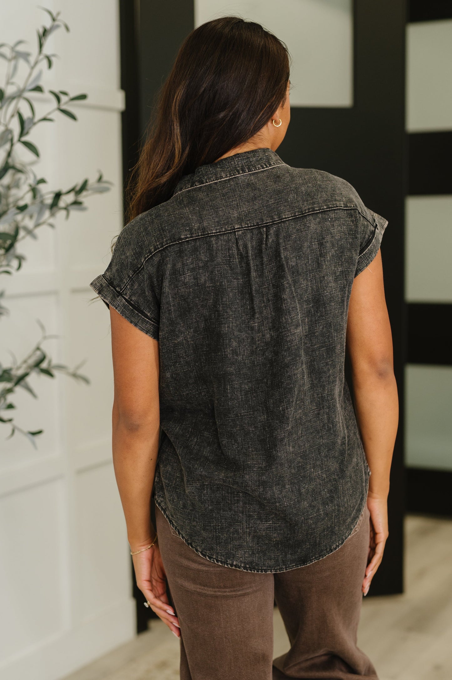 Cloud Nine to Five Button Down Top in Ash Black