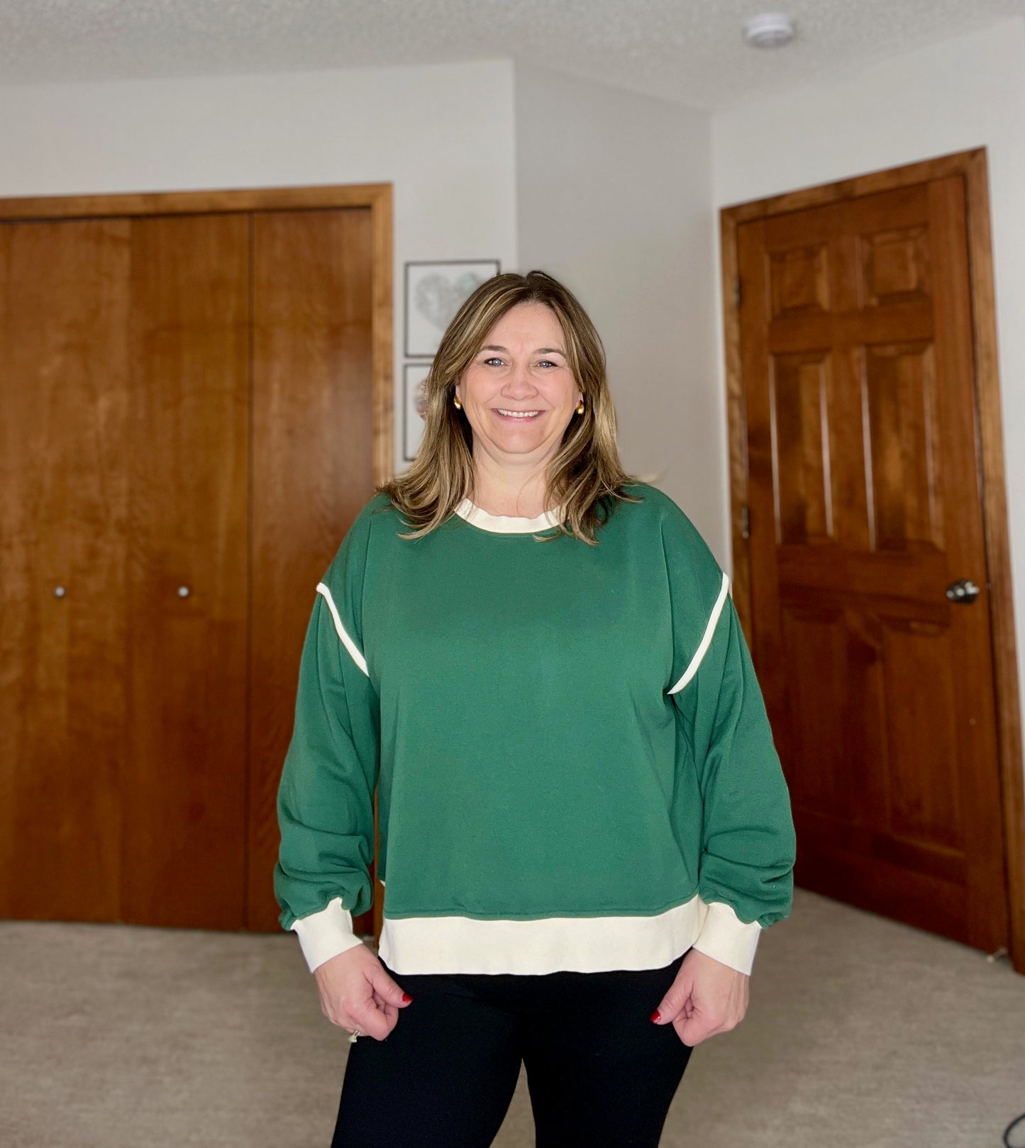 Solid Contrast Trim Long Sleeve Top in Hunter Green