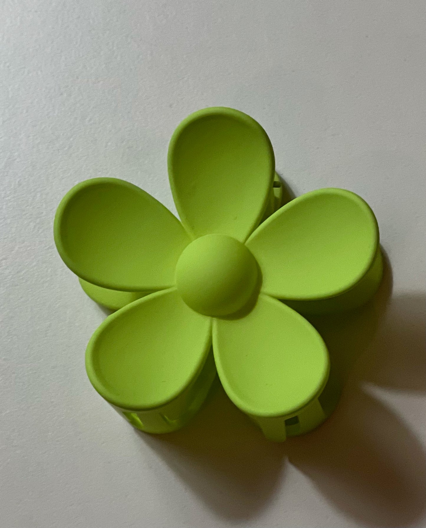 Daisy Claw in Lime